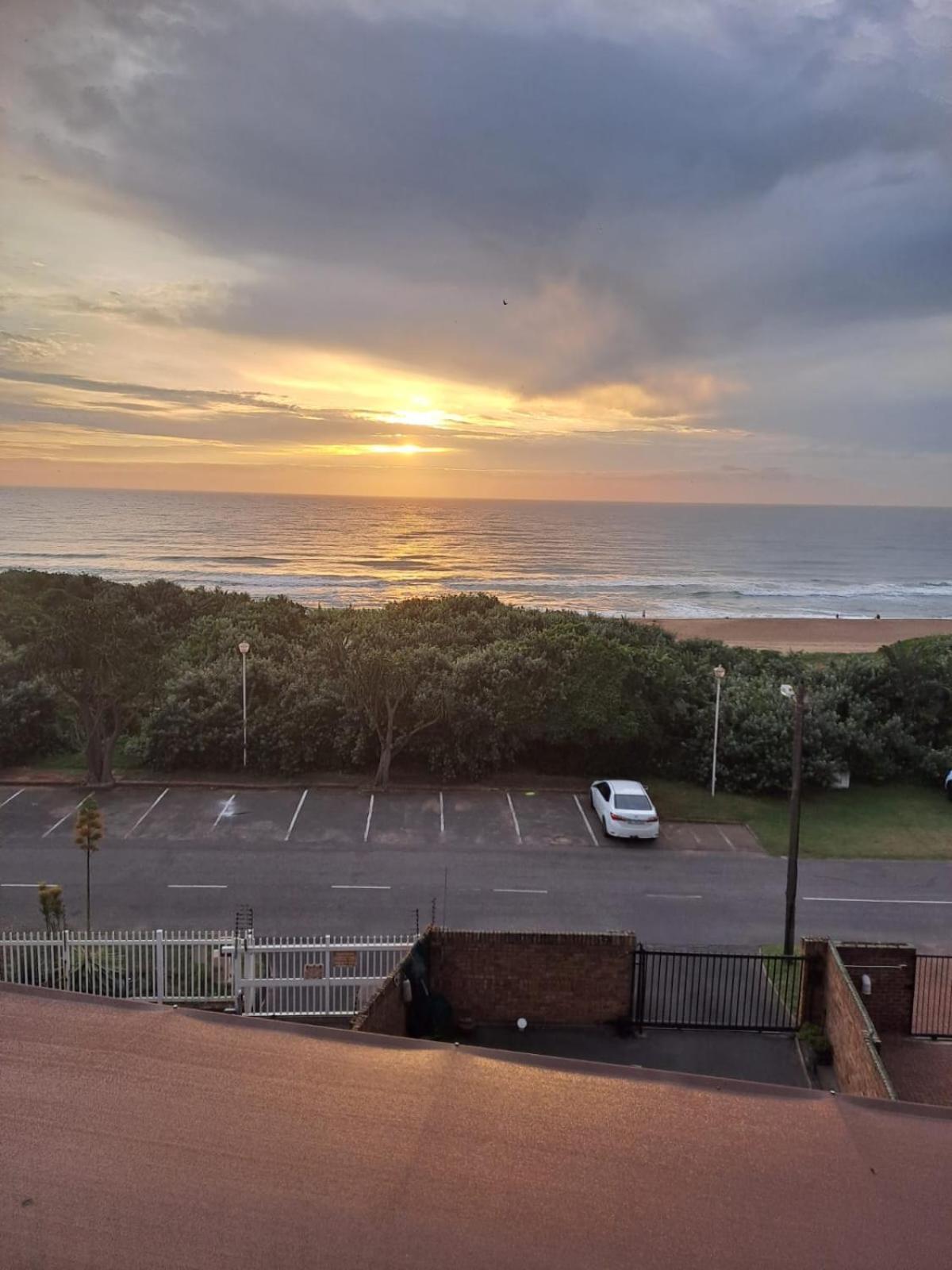 Deep Blue Guest House Amanzimtoti Zewnętrze zdjęcie